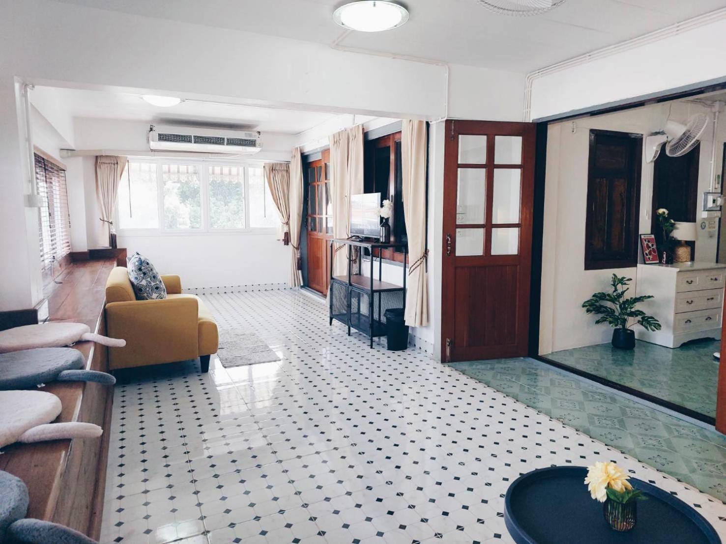 Hello Sunshine Hostel Phra Nakhon Si Ayutthaya Exterior photo